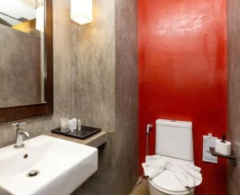 Двухместный номер Deluxe с видом на бассейн (двуспальная кровать) в Phuketa Hotel Phuket Town