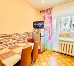 Двухместный семейный номер Standard с балконом и с красивым видом из окна (двуспальная кровать) в Апартаменты Заводская 5-А