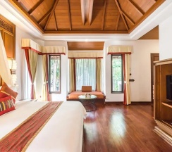 Двухместный люкс Royal с видом на море двуспальная кровать в Muang Samui Spa Resort