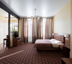 Апартаменты с просторной спальней, обеденной зоной и балконом в My Favourite Garden Hotel