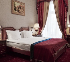 Улучшенный номер с видом на город в Taleon Imperial Hotel