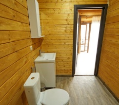 Коттедж с балконом и с красивым видом из окна в Диамант