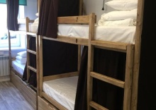 Кровать в 8-местном общем мужском номере №3 (удобства на этаже) в Hostel 65