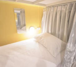 Кровать в общем номере в Bharani Hostel