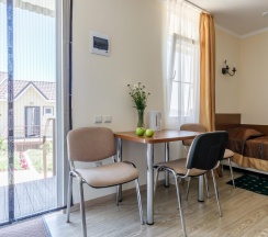 Номер улучшенный семейный с 1 двуспальной кроватью в Villa Victoria