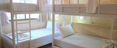 Кровать в общем номере в Silom Avenue Inn