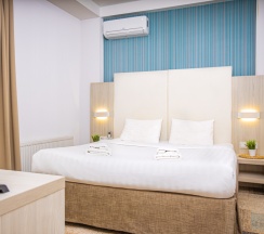 Комфорт с кроватью KING SIZE и балконом  для 2 гостей в Мио