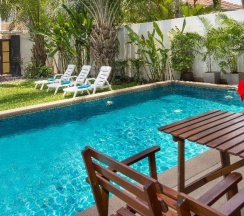 Вилла с 4 комнатами с балконом в Tropicana Pool Villa
