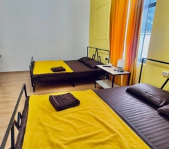 Шестиместные апартаменты с красивым видом из окна в Аибга