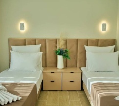 Улучшенная четырёхместная комната в Deus