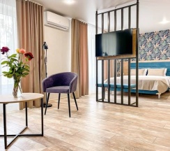 Стандарт семейный улучшенный с балконом в Volna Family Resort