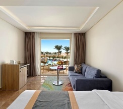 Двухместный номер Deluxe с видом на бассейн двуспальная кровать в Pickalbatros Dana Beach Resort - Hurghada