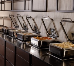 Семейный номер с межкомнатной дверью в Hampton by Hilton