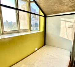 Кровать в общем номере (мужской номер) с балконом и рядом с пляжем в Bayhouse Hostel Penghu