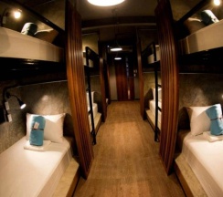 Кровать в общем номере в In A Box Hostel