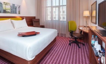 Номер стандарт с 1 двуспальной кроватью в Hampton by Hilton Samara