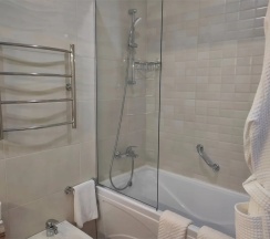 Трёхместный люкс семейный в Бургас