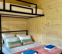 Шестиместный семейный номер Superior с балконом в Manresa family resort
