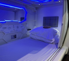 Капсула в общем женском номере в Hot Place Guest House