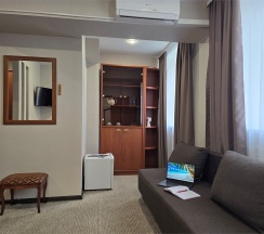 Комфорт  двухкомнатный с двуспальной кроватью в Автозаводская