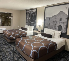 Четырёхместный номер в Super 8 by Wyndham San Antonio Downtown NE