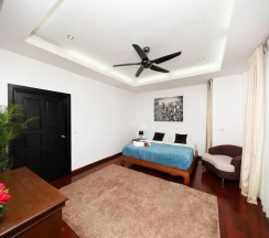 Вилла с 6 комнатами в Villas In Pattaya