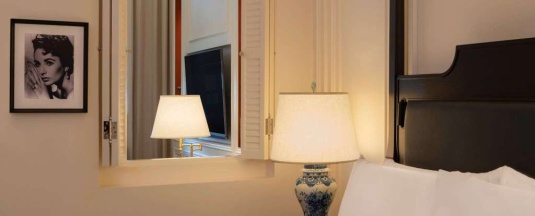 Двухместный люкс Personality двуспальная кровать в Raffles Singapore
