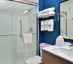 Четырёхместный номер Standard в Spark by Hilton Dallas Market Center