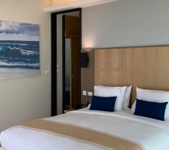 Двухместный номер Honeymoon Premier рядом с пляжем двуспальная кровать в Phi Phi Holiday Resort – SHA Extra Plus