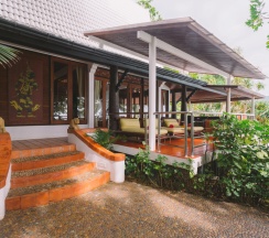 Двухместная Hong See двуспальная кровать в Mom Tri's Villa Royale