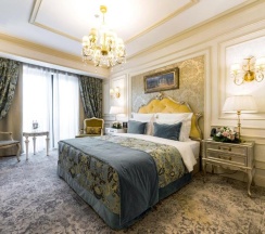 Люкс Luxury с красивым видом из окна в Rixos Khadisha Shymkent