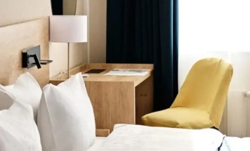 Двухместные апартаменты-студио Корпус Центр №1 с балконом и с видом на курорт 2 отдельные кровати в Вальсет Премиум