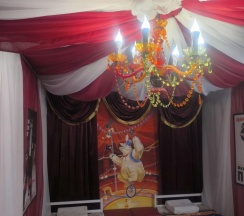 Кровать в 4-местном общем номере Чаплин в Дом Радости