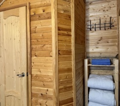 Номер комфорт с 1 односпальной и 1 двуспальной кроватью №5 в Душа гор