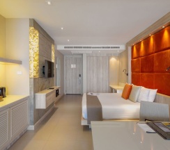 Двухместный Jacuzzi полулюкс с видом на море двуспальная кровать в Cape Sienna Gourmet Hotel & Villas