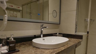 Двухместный номер Standard с балконом двуспальная кровать в Stay Easy Plus Hotel