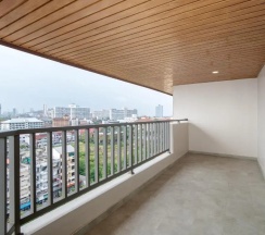 Двухместный номер Deluxe с балконом и с видом на море двуспальная кровать в Jomtien Thani Hotel