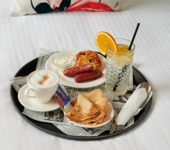 Двухместный номер «Делюкс» в La Maison Hotel