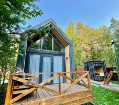 Серый дом "Горы" в Хворост