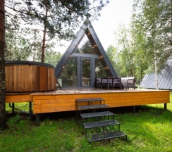 A-Frame № 5 (оснащение дома, стоимость купели и бани см. Подробнее) в Les holidays