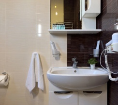 Трёхместный номер Супериор c 1 комнатой с балконом и с красивым видом из окна в Aimara