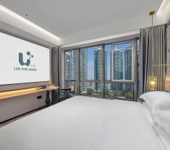 Двухместный номер Superior с видом на город (двуспальная кровать) в Lan Wan International Hotel