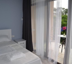 Трёхместный номер Standard с балконом в Guest House Madonna