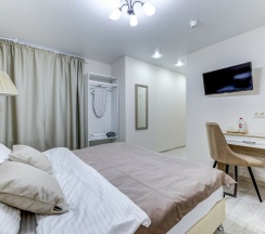 Улучшенная двухместная комната с 1 кроватью и собственной ванной комнатой в МК Распутина