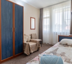 Трёхместный номер Standard с балконом и с красивым видом из окна в Гостевой дом