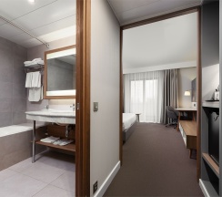 Реновированный номер с кроватью King-size в Edge Seligerskaya-Moscow