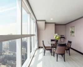 Двухместный полулюкс Sky Zone двуспальная кровать в Baiyoke Sky Hotel