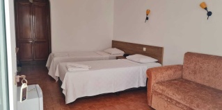 Битез: Отель Nagi Beach Hotel