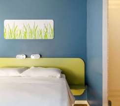 Трёхместные апартаменты двуспальная кровать в ibis budget BH Afonso Pena Savassi