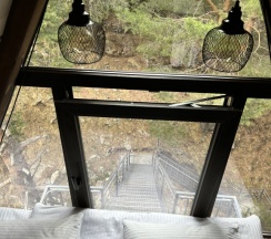 Домик 1 с балконом и с красивым видом из окна в Къашха Таш